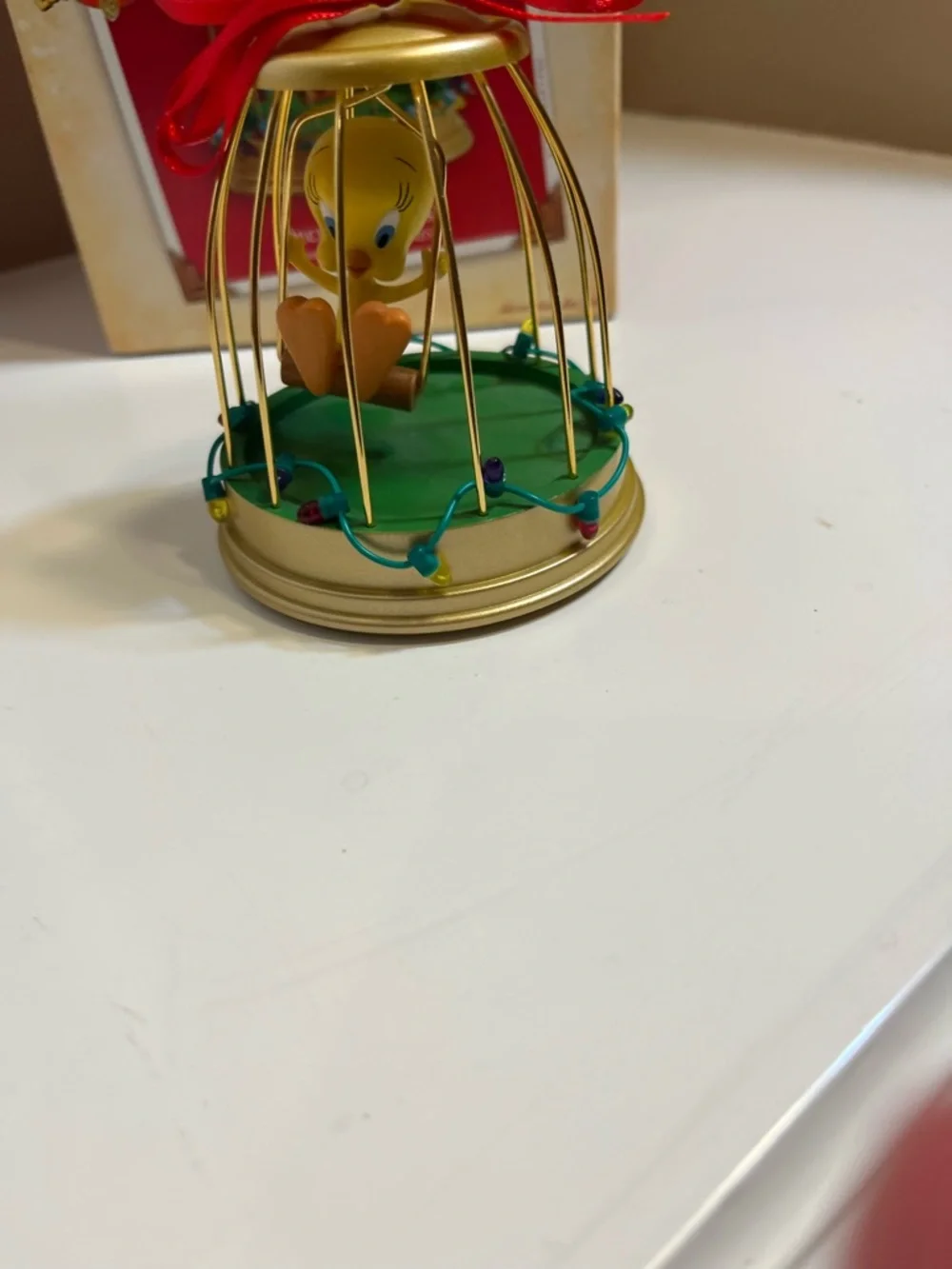 Hallmark 2004 Looney tunes “  Deck The Halls” Christmas ornament
